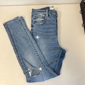 Size 7 High rise button up skinny jeans.